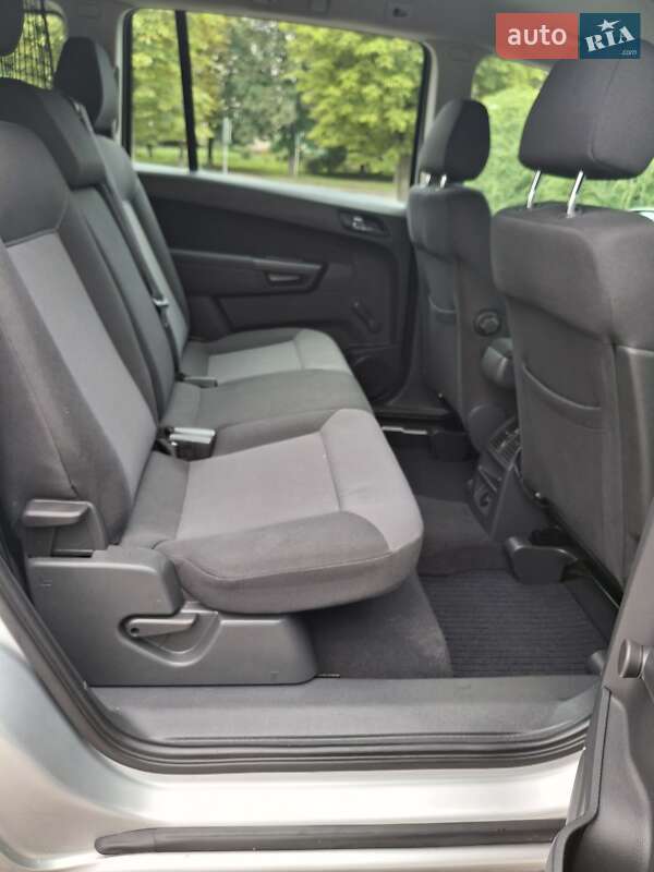 Минивэн Opel Zafira 2009 в Луцке
