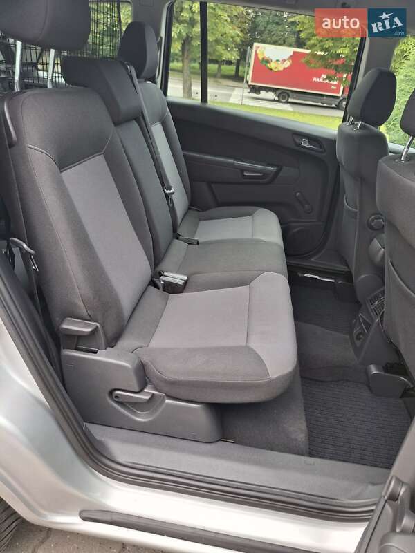 Минивэн Opel Zafira 2009 в Луцке