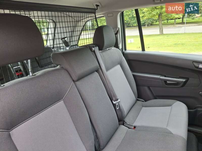 Минивэн Opel Zafira 2009 в Луцке