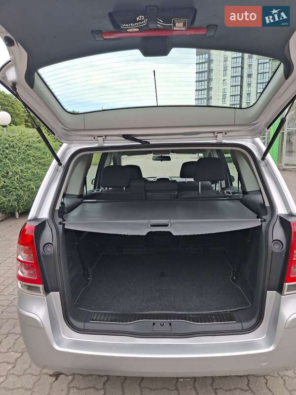 Минивэн Opel Zafira 2009 в Луцке