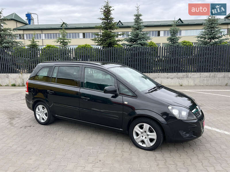 Минивэн Opel Zafira 2013 в Луцке