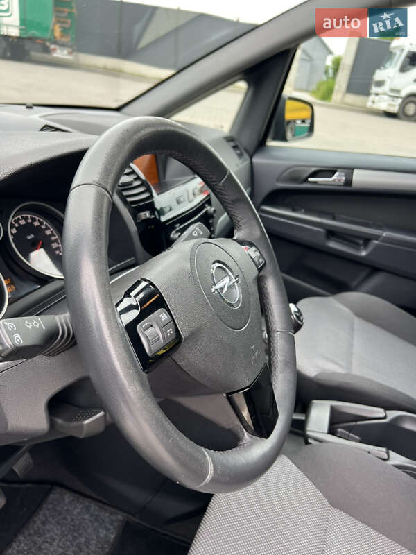 Минивэн Opel Zafira 2013 в Луцке