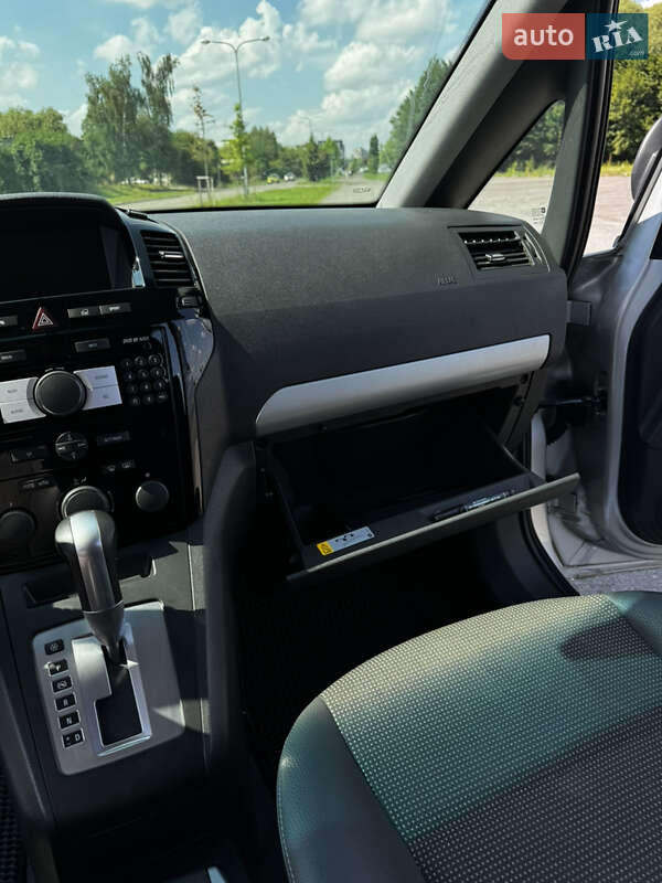Минивэн Opel Zafira 2009 в Львове