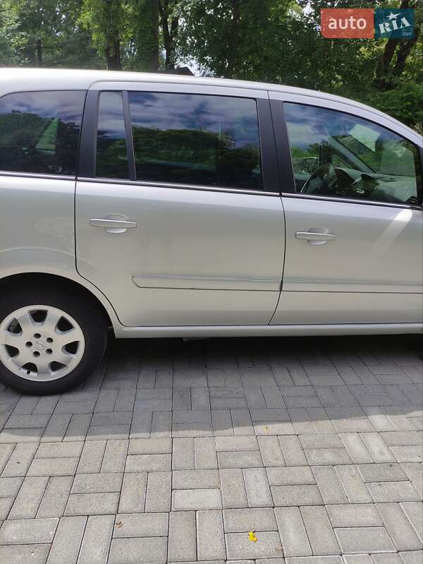 Мінівен Opel Zafira 2011 в Дрогобичі