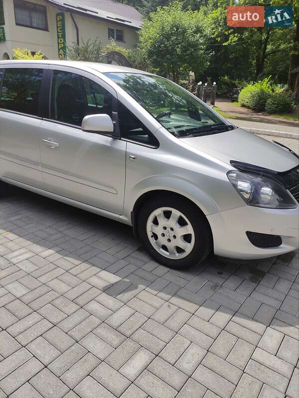 Мінівен Opel Zafira 2011 в Дрогобичі