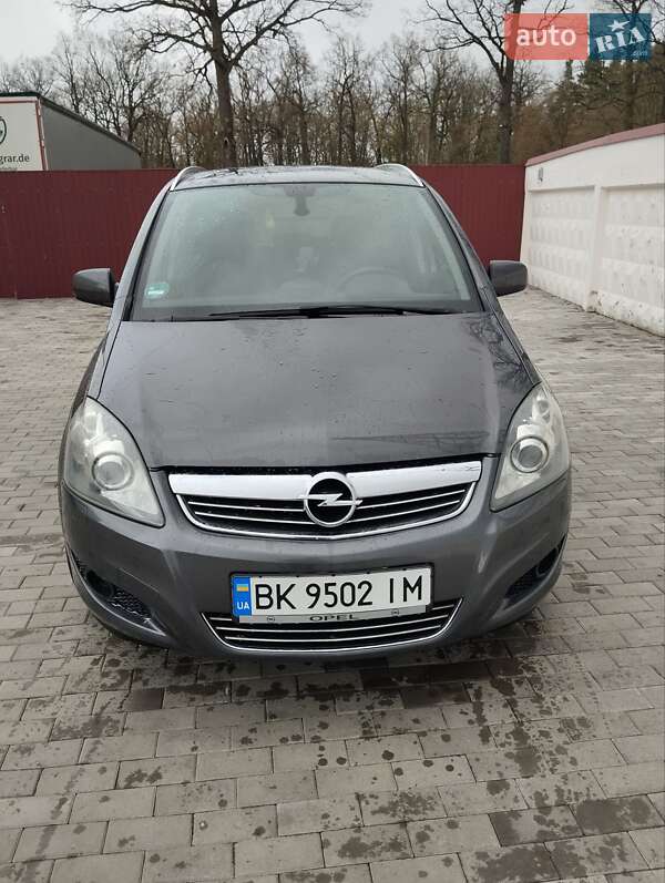 Минивэн Opel Zafira 2009 в 