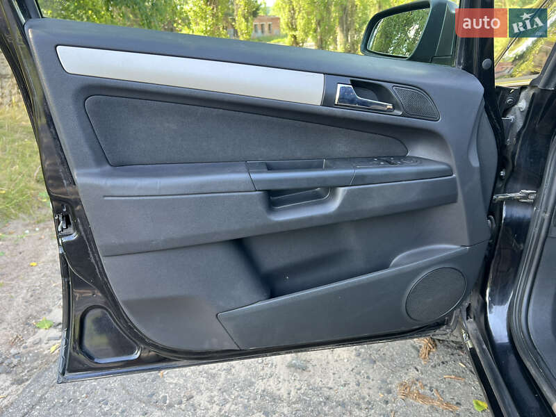 Минивэн Opel Zafira 2008 в Ахтырке фото 22 Минивэн Opel Zafira 2008 в Ахтырке