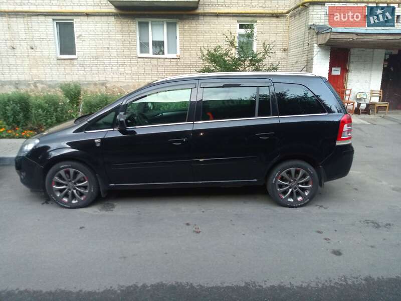 Минивэн Opel Zafira 2010 в Виннице