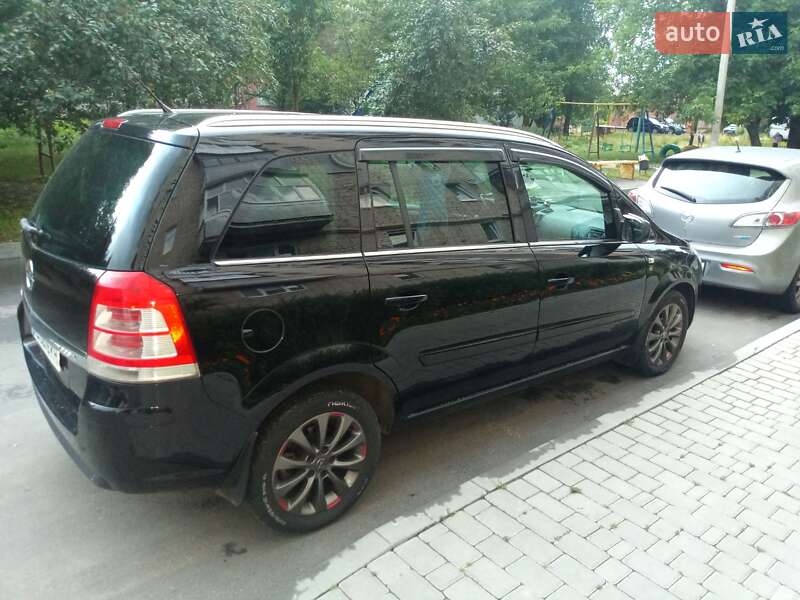 Минивэн Opel Zafira 2010 в Виннице
