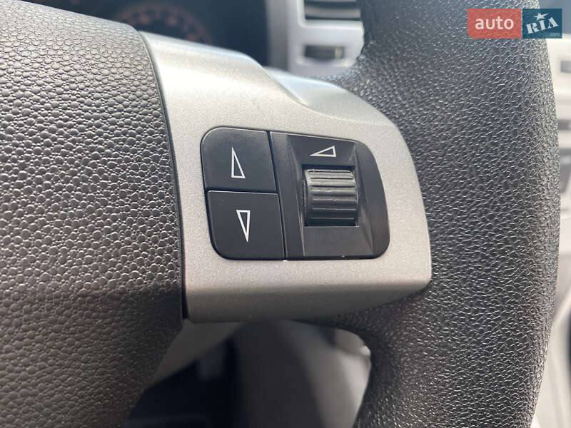 Минивэн Opel Zafira 2009 в Луцке