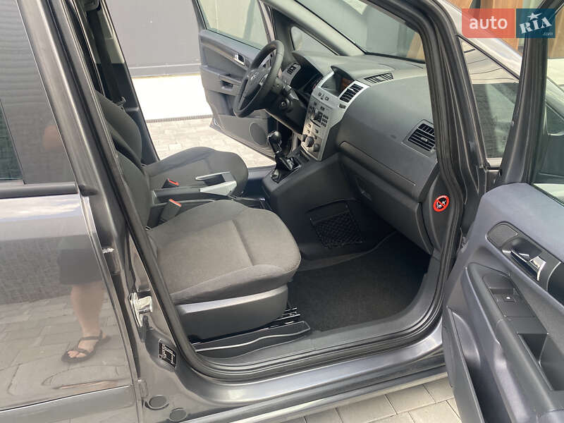 Минивэн Opel Zafira 2009 в Луцке
