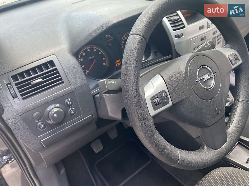 Минивэн Opel Zafira 2009 в Луцке