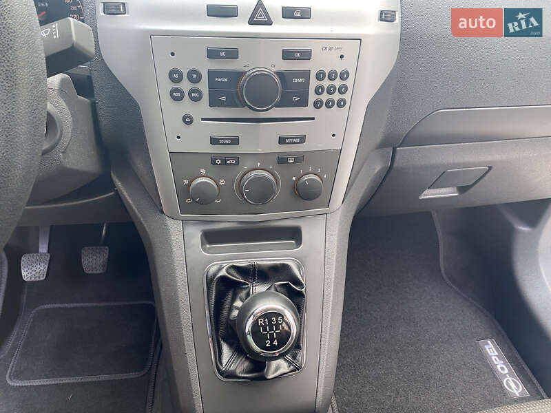 Минивэн Opel Zafira 2009 в Луцке