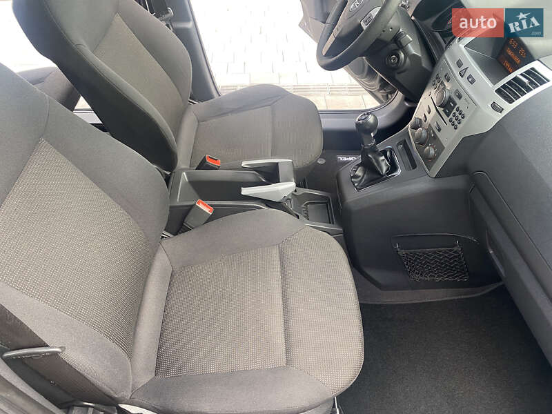 Минивэн Opel Zafira 2009 в Луцке