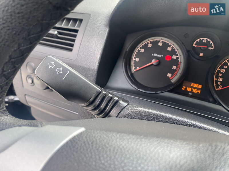 Минивэн Opel Zafira 2009 в Луцке