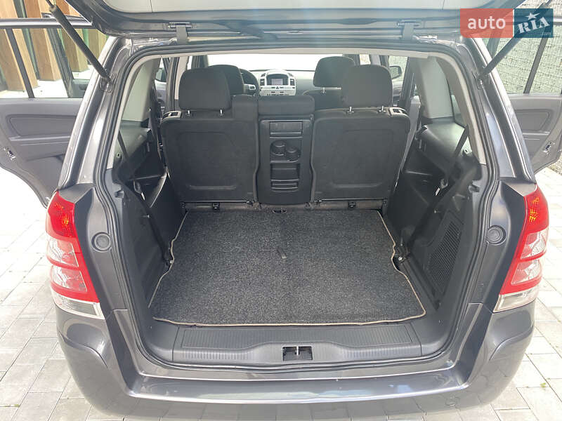 Минивэн Opel Zafira 2009 в Луцке