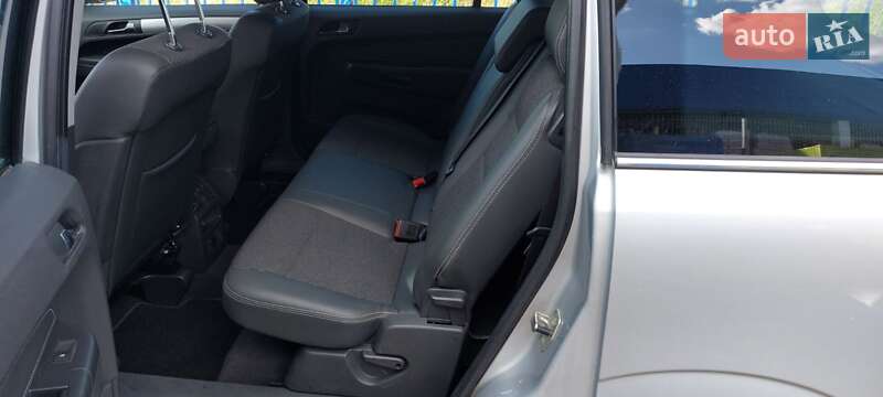 Минивэн Opel Zafira 2011 в Нововолынске