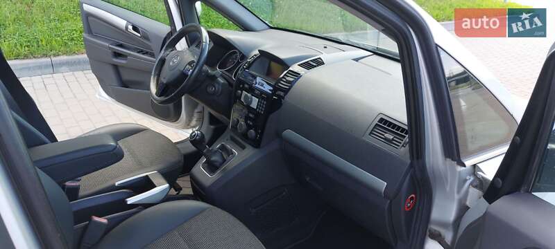 Минивэн Opel Zafira 2011 в Нововолынске