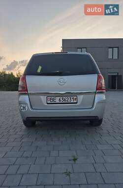 Минивэн Opel Zafira 2011 в 