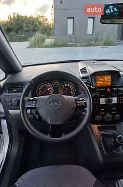 Минивэн Opel Zafira 2011 в 