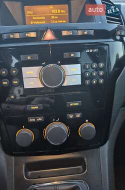 Минивэн Opel Zafira 2011 в 