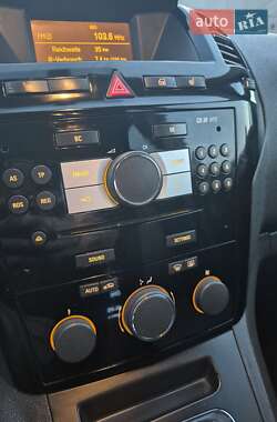 Минивэн Opel Zafira 2011 в 