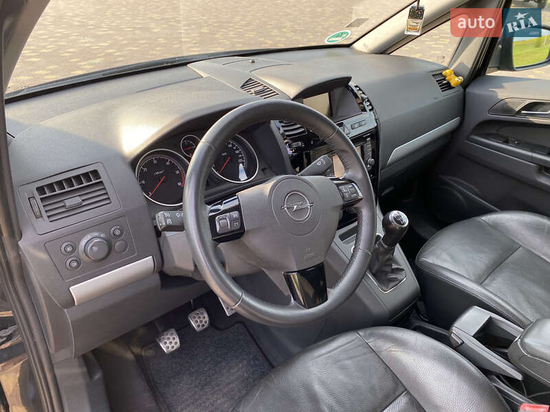 Минивэн Opel Zafira 2012 в Львове