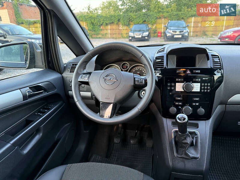 Минивэн Opel Zafira 2010 в Виннице