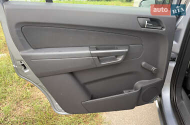 Минивэн Opel Zafira 2008 в 