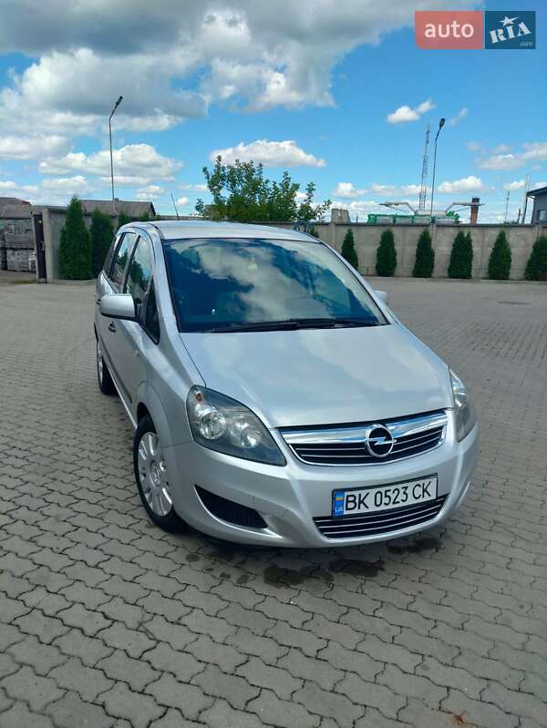 Минивэн Opel Zafira 2011 в Сарнах