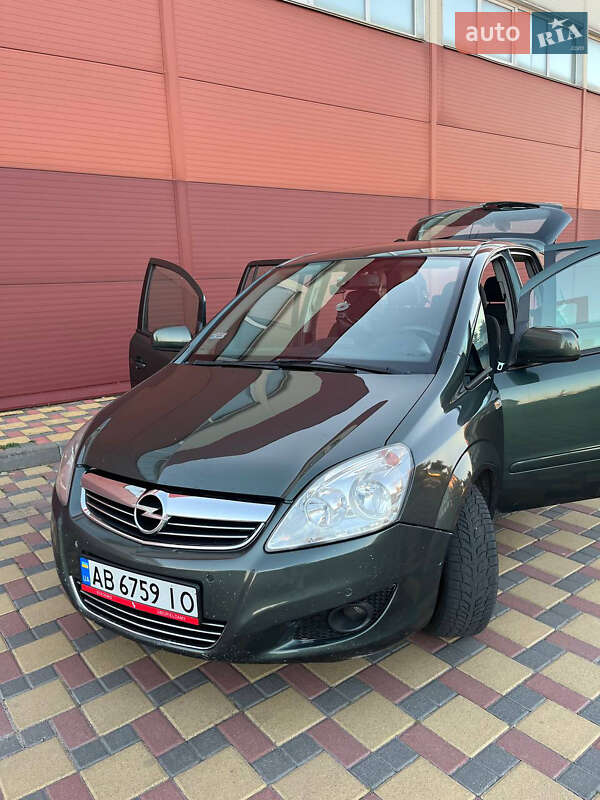 Минивэн Opel Zafira 2010 в Гайсине