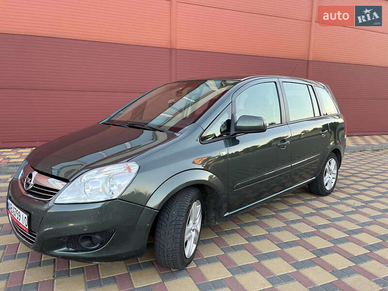 Минивэн Opel Zafira 2010 в Гайсине