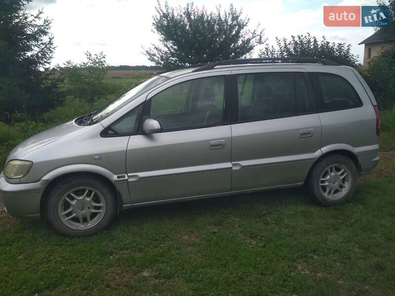 Минивэн Opel Zafira 2004 в Меденичах