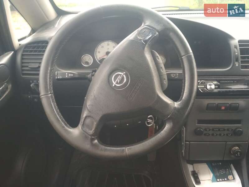 Минивэн Opel Zafira 2004 в Меденичах