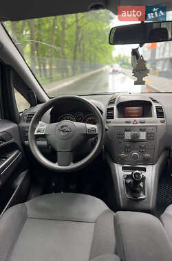 Минивэн Opel Zafira 2006 в 