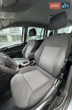 Минивэн Opel Zafira 2006 в 