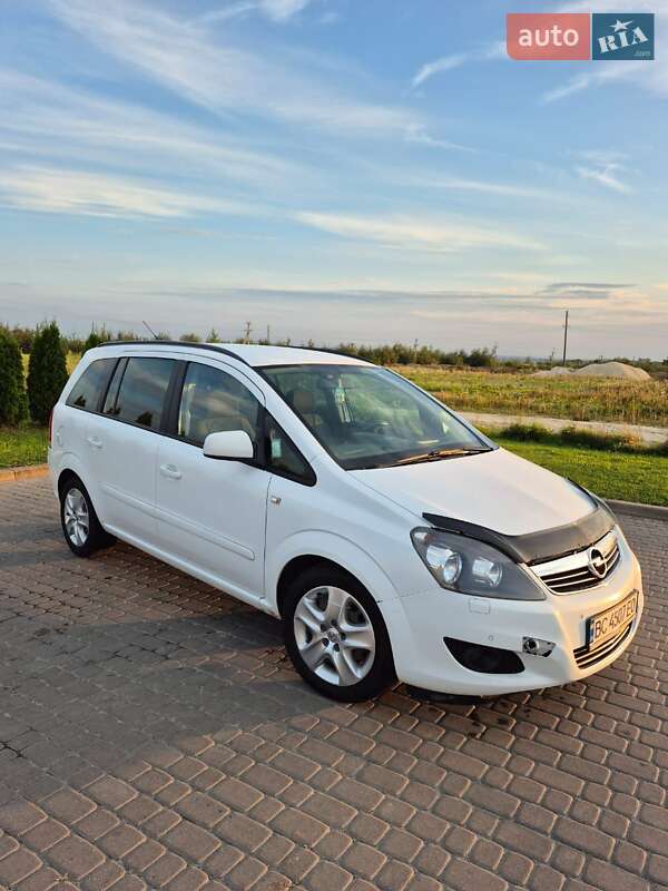 Минивэн Opel Zafira 2012 в Городке