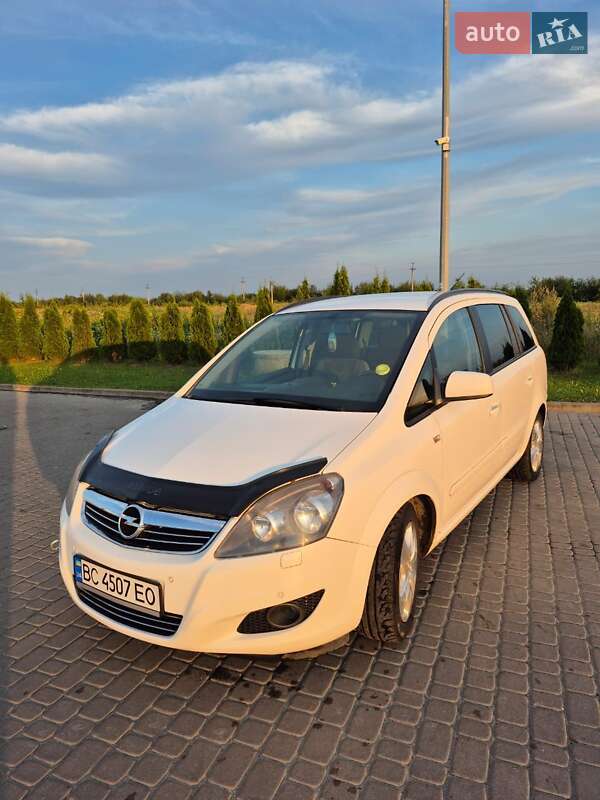 Минивэн Opel Zafira 2012 в Городке