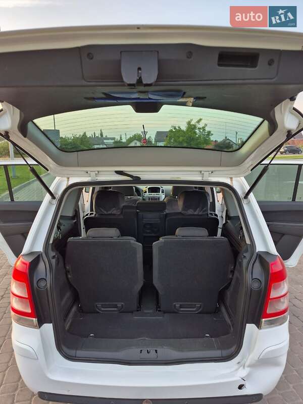 Минивэн Opel Zafira 2012 в Городке