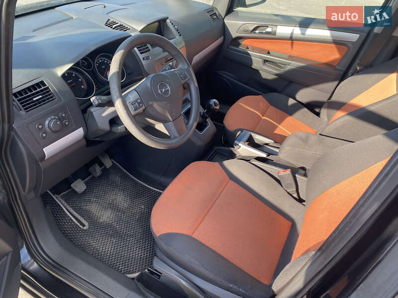 Мінівен Opel Zafira 2006 в Рівному