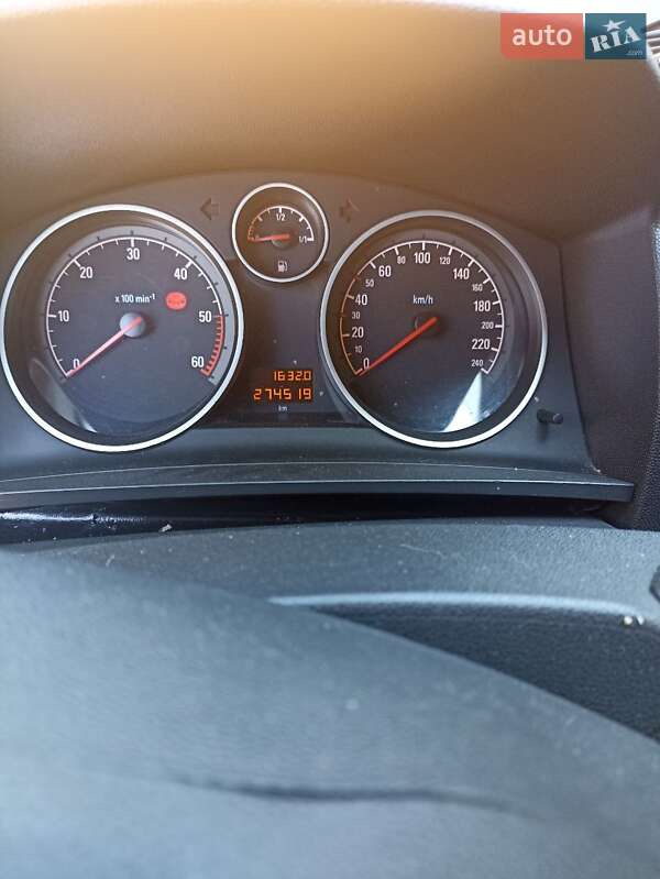 Минивэн Opel Zafira 2012 в Ровно