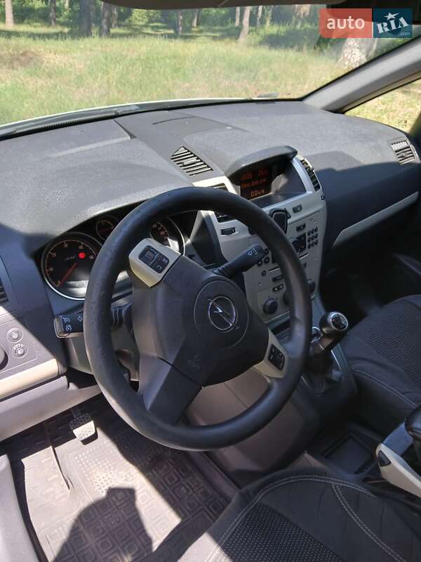 Мінівен Opel Zafira 2008 в Львові