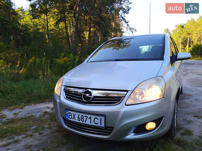 Минивэн Opel Zafira 2008 в Нетешине