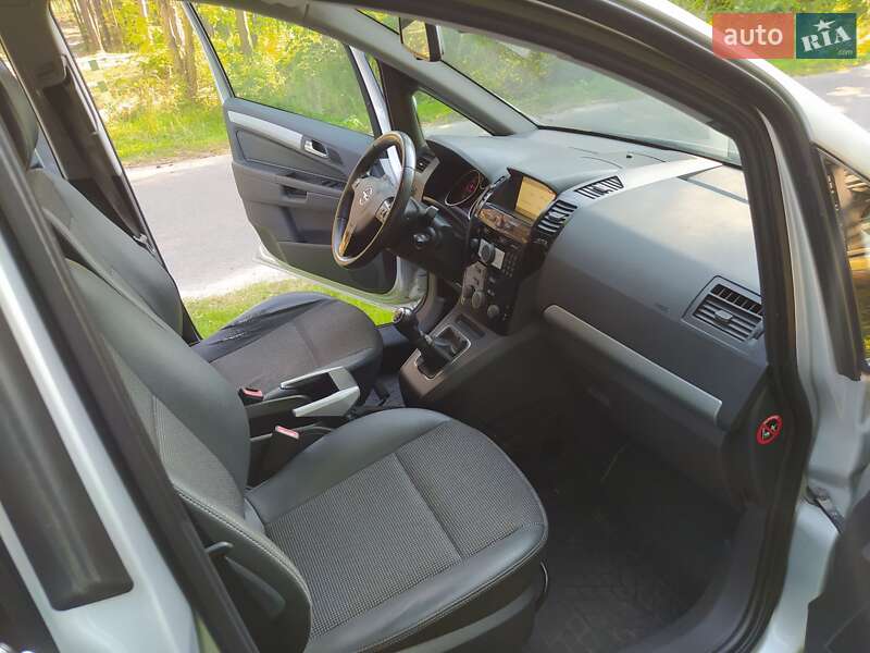 Минивэн Opel Zafira 2008 в Нетешине
