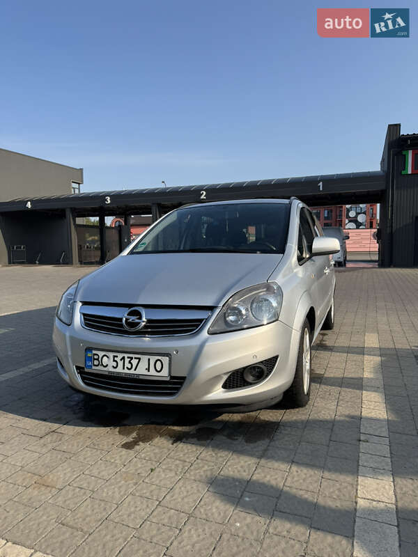 Мінівен Opel Zafira 2014 в Дрогобичі