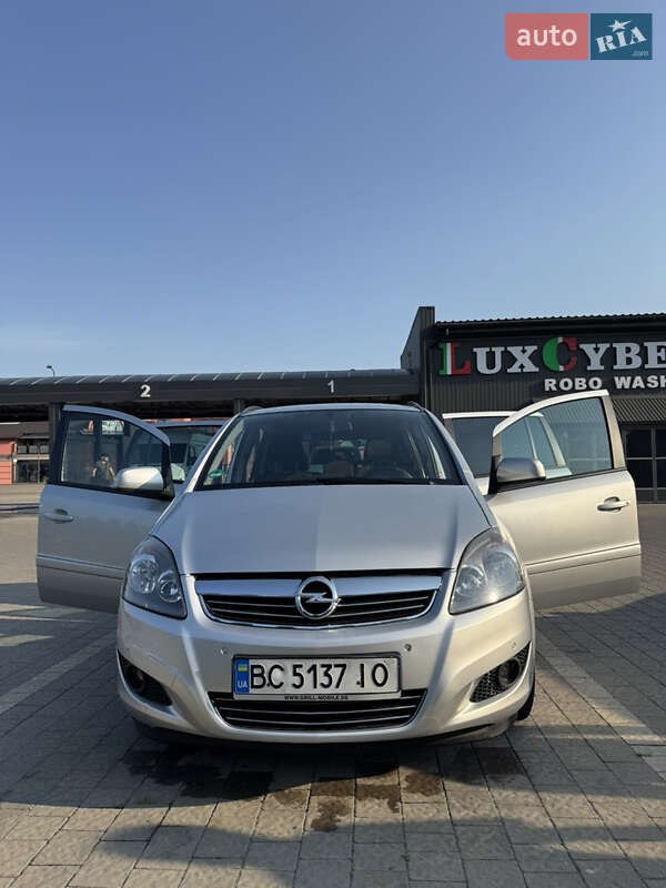 Мінівен Opel Zafira 2014 в Дрогобичі