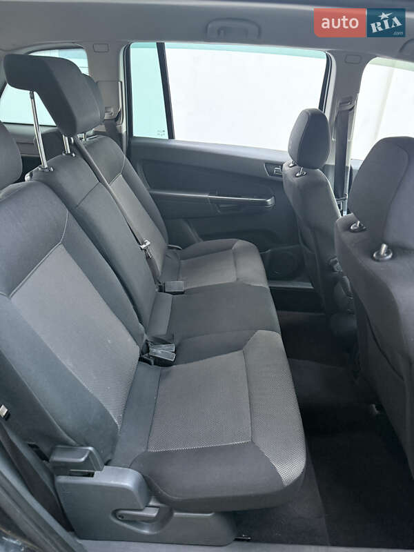 Минивэн Opel Zafira 2010 в Сваляве фото 4 Минивэн Opel Zafira 2010 в Сваляве