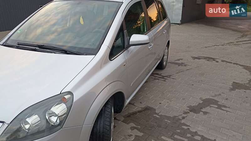 Мінівен Opel Zafira 2007 в Шишаках