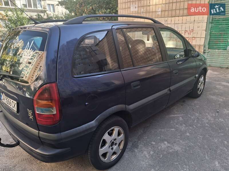 Мінівен Opel Zafira 2001 в Києві