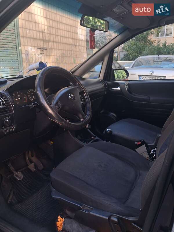 Мінівен Opel Zafira 2001 в Києві